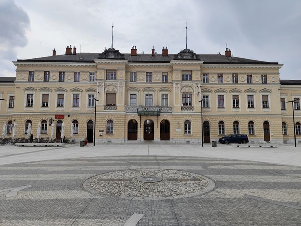 Železniška postaja na Trgu Evrope/Piazza della Transalpina