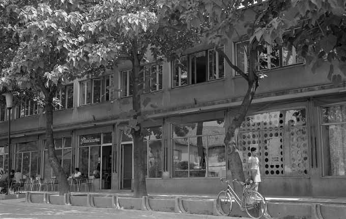 Komunalni bloki na Delpinovi ulici. Foto: Metod Pavšič, hrani: Goriški muzej.  &copy;Metod Pavšič, hrani Goriški muzej