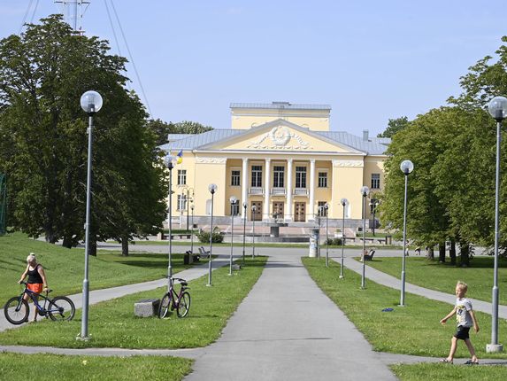 . Kultuurikeskus (kulturni center) iz leta 1952 je bil skrbno obnovljen tako zunaj kot znotraj. &copy;Foto: Maarten Laupman