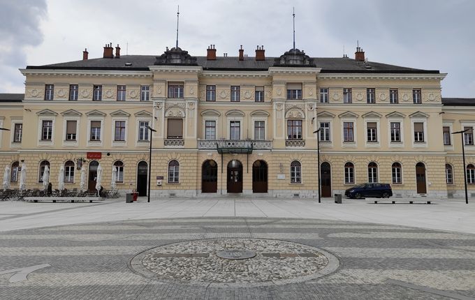. Train station at the square Trg Evrope/Piazza della Transalpina &copy;Photo: Blaž Kosovel
