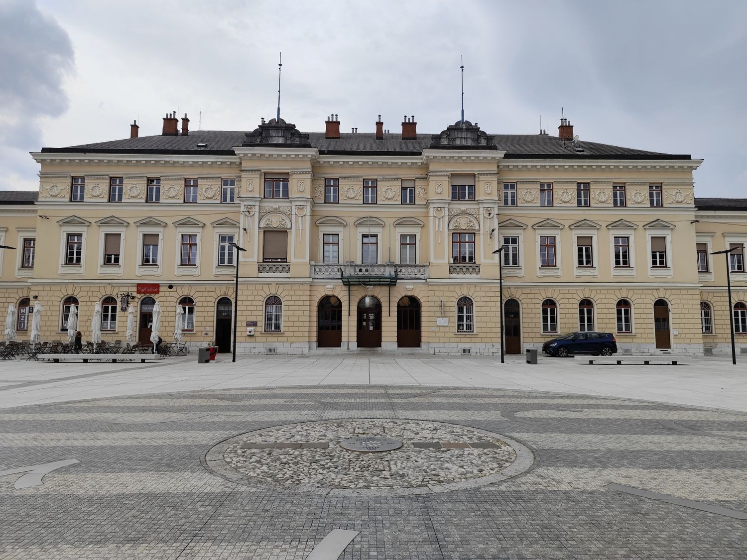 Železniška postaja na Trgu Evrope/Piazza della Transalpina
