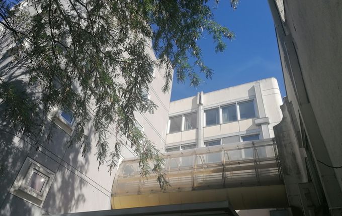 Nekdanja stavba banke danes. Foto: Blaž Kosovel .  