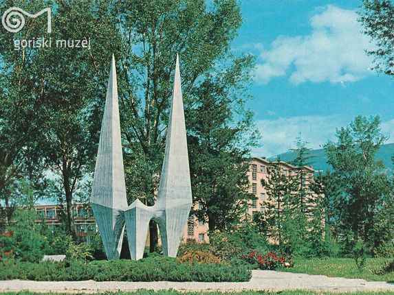 . Icaro – monumento a Edvard Rusjan, primi anni Sessanta. Scultore: Janez Lenassi. &copy;Foto conservata presso il Goriški muzej Kromberk - Nova Gorica.