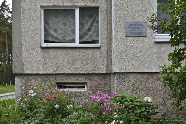 . One of the many ornamental gardens next to the housing blocks.  &copy;Photo: Maarten Laupman