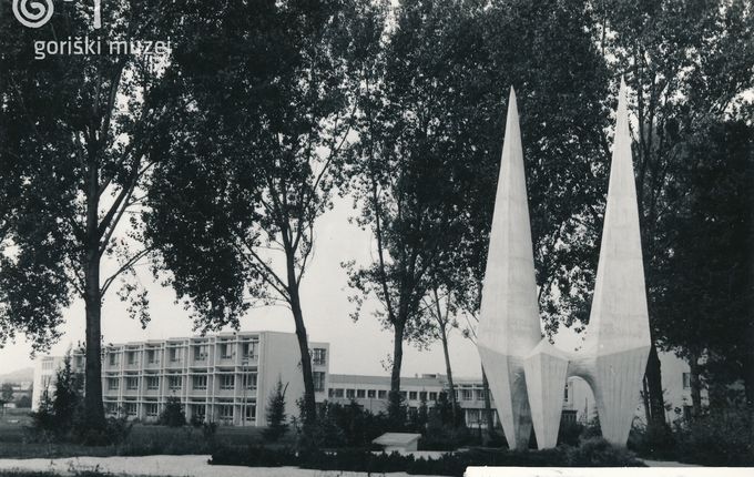 . Scuola elementare e liceo. &copy;Foto conservata presso il Goriški muzej Kromberk - Nova Gorica.