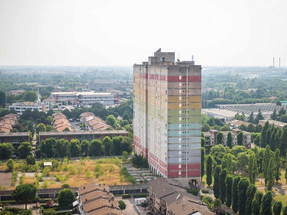 . Stolpnica Tintoretto, dvojčica stolpnice Cimabue, pred rušitvijo. 