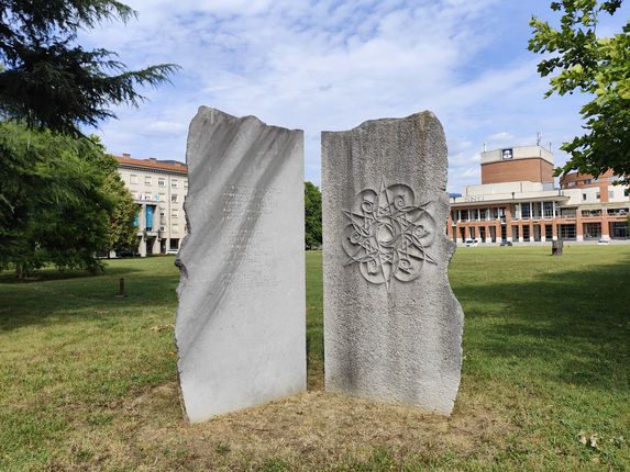 Spomenik ob tisočletnici Gorice in Solkana.  &copy;Foto: Blaž Kosovel