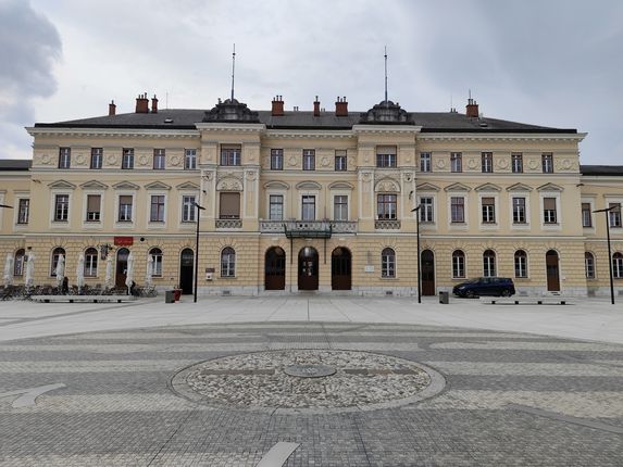 . Train station at the square Trg Evrope/Piazza della Transalpina &copy;Photo: Blaž Kosovel