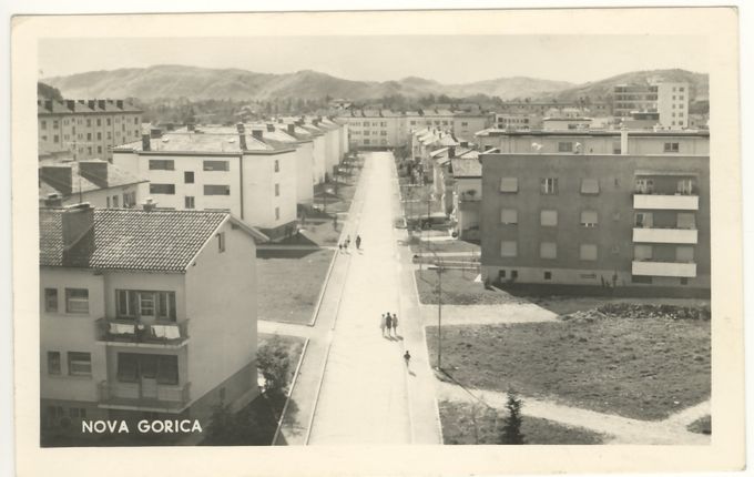 Prešernova ulica v šestdesetih letih. Vir: Pokrajinski arhiv Nova Gorica.  