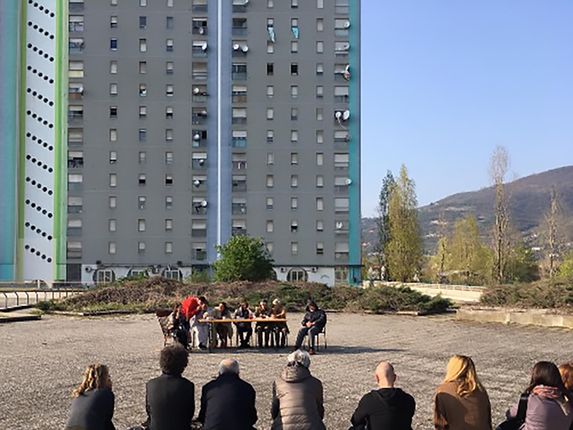 . Prova dello spettacolo D.IO o dell’inferno quotidiano (D.IO o inferno quotidiano) ai piedi della torre Cimabue. &copy;Foto: Adriano Treccani