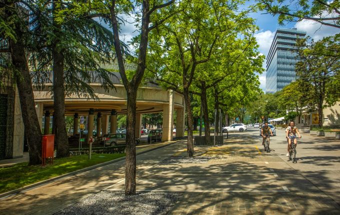 Prvo mestno sprehajalisce in hotel park-danes.  