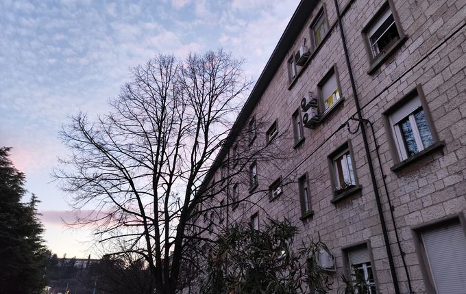 Železničarski bloki na današnji Prvomajski ulici, v bližini Erjavčeve ulice. Foto: Blaž Kosovel..  