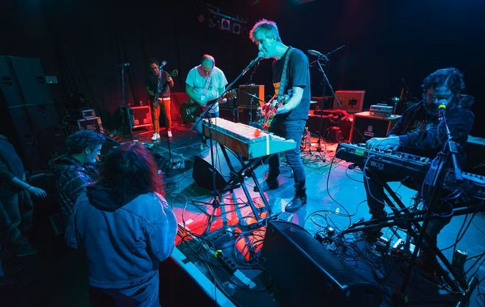 Skupina Oneida (ZDA), Mostovna.  