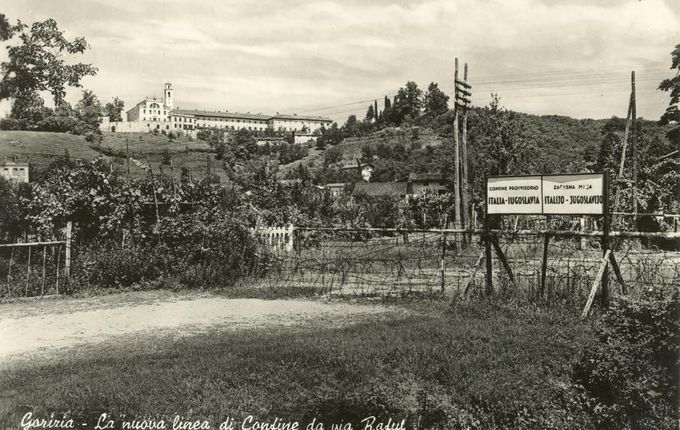 Nova razmejitev v bližini Kapele. Vir razglednice: Pokrajinski arhiv Nova Gorica.  