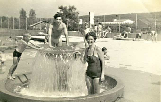 . Utrinek iz bazena okoli leta 1960. &copy;Družinski arhiv Ivana Maffija